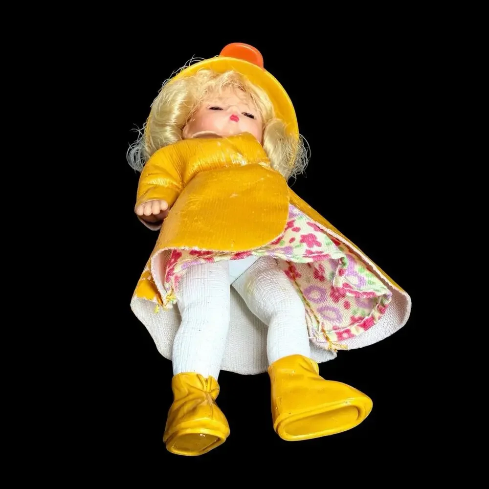 Vtg Madame Alexander It’s Raining Doll 5 in Blonde Blue Sleep Eyes Yellow Duck